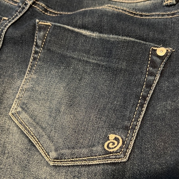 3D silver embellishments on unique jeans - Picture 9 of 9